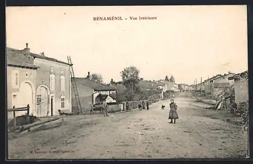 AK Bénaménil, Vue intérieure de la rue principale avec passants et maisons