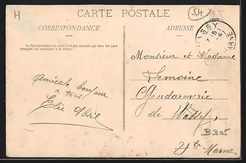 AK Audun-le-Roman, Route de Malavillers avec calèche et passants