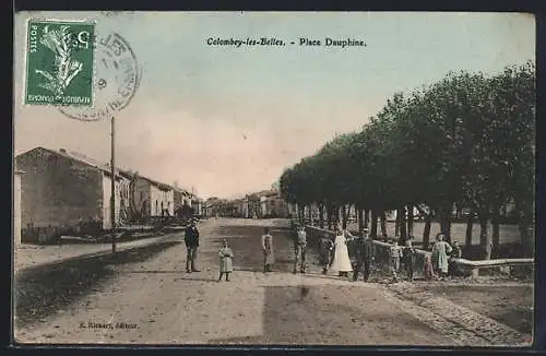 AK Colombey-les-Belles, Place Dauphine avec habitants et arbres en rangée