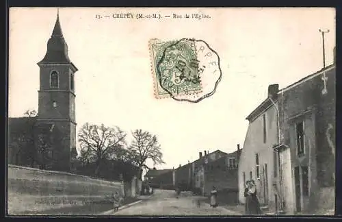 AK Crépey, Rue de l`Église avec clocher et passants