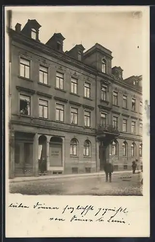 Foto-AK Reichenbach /Vogtland, Sattler-Geschäft Anton Schneider, Zwickauer Strasse 47-49, ca. 1910