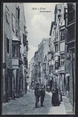 AK Hall, Partie in der Salvatorgasse mit Passantengruppe