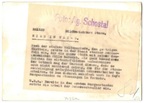 Fotografie Wilhelm Sturm, Ansicht Wien, Schneeschaufler räumen einen Gehweg vom Schnee 1938