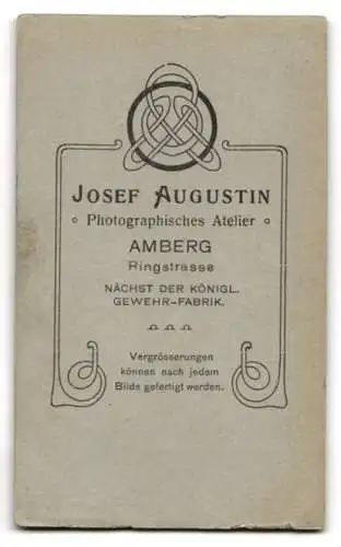 Fotografie Josef Augustin, Amberg, niedliches kleines Mädchen mit ihrem Hund auf dem Tisch
