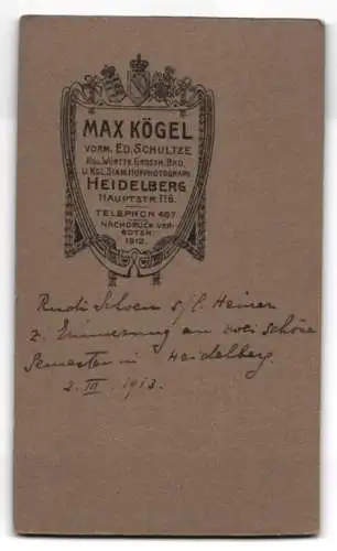 Fotografie Max Kögel, Heidelberg, Student Rudi Schoen im Anzug posiert im Seitenprofil, 1913