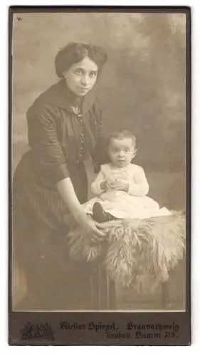 Fotografie Ateleir Spiegel, Braunschweig, Mutter und Kind im Atelier, Mutterglück