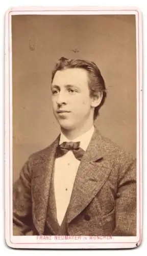 Fotografie Franz Neumayer, München, Neuhauserstr. 29, Ansicht München, die Fasade des Ateliershaus mit Schaufenster