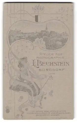 Fotografie L. Bechstein, Burgdorf, Blick zur Stadt, Malerin mit Leinwand in nachdenklicher Pose