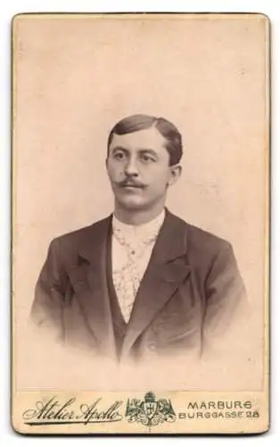 Fotografie Atelier Apollo, Marburg, Burggasse 28, Frau in einer Biga nebst zwei weiteren Frauen