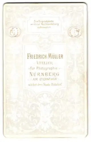 Fotografie Friedrich Müller, Nürnberg, am Sternhtor, Anschrift des Ateliers mit floraler Verzierung