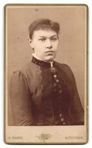 Fotografie Heinrich Ranck, Kitzingen, Königliches Wappen, Konterfei König Ludwig II. v. Bayern, Widmungsfeld