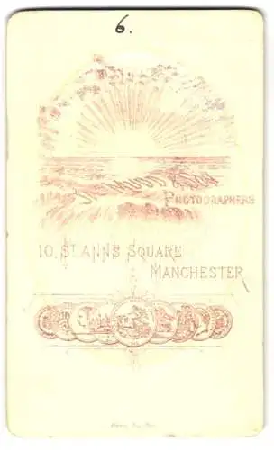 Fotografie James Mudd & Sons, Manchester, Sonnenaufgang über dem Meer mit Schriftzug des Fotografen