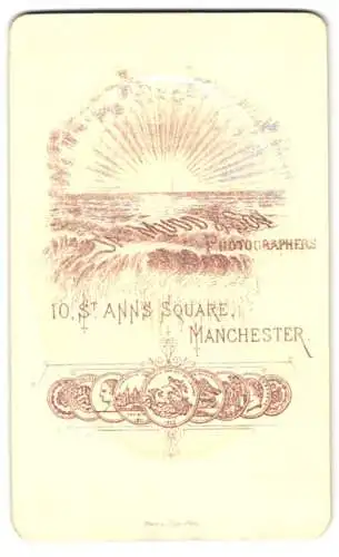 Fotografie James Mudd & Son, Manchester, Name des Fotografen auf dem Meer mit Sonnenaufgang