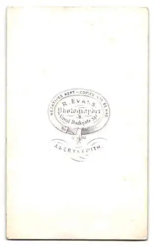 Fotografie R. Evans, Aberystwyth, Great Darkgate St 18, Paar im viktorianischen Gewand