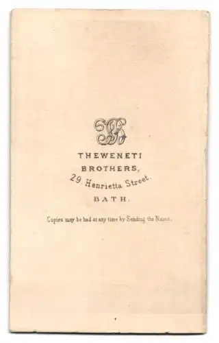 Fotografie Theweneti Brothers, Bath, Henrietta Street 29, sitzende Dame mit Pflanze