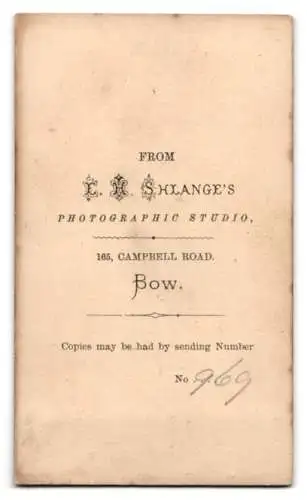 Fotografie E. H. Shlange, Bow, Campbell Road 165, elegante Dame und Herr
