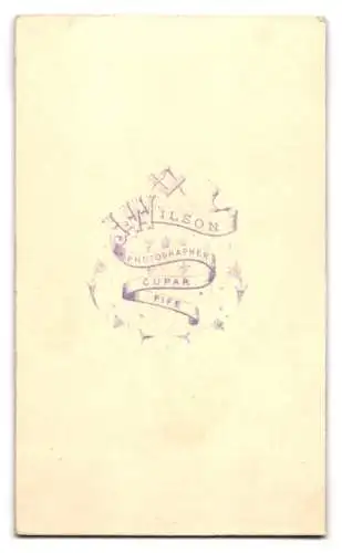 Fotografie G.W. Wilson, Cupar Fife, Stehende Dame mit elegantem Kleid