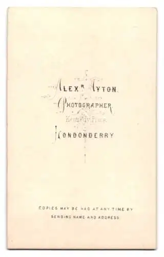 Fotografie Alex. Ayton, Londonderry, Kennedy Place, Porträt eines bärtigen Mannes