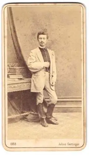 Fotografie Julius Gertinger, Wien, Margaretenstrasse 28, Eleganter Herr im Anzug