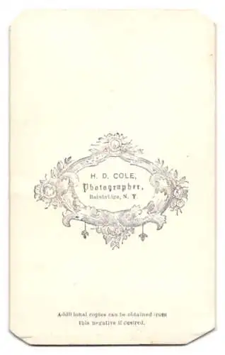 Fotografie H. D. Cole, Bainbridge, N. Y., Sitzportrait einer Dame