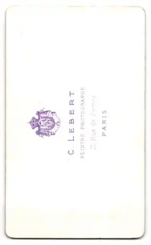 Fotografie C. Lebert, Paris, Rue de Sevres 21, elegante Dame mit Umhang