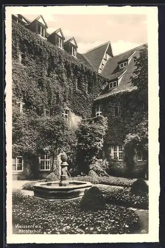 AK Weissenfels /S., Klosterhof mit Brunnen