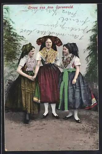 AK Drei Frauen in Tracht aus dem Spreewald Arm in Arm