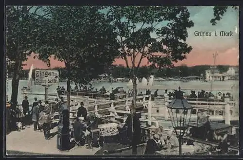 AK Grünau i. Mark, Gasthof Gesellschaftshaus, Garten mit Dampferlandeplatz