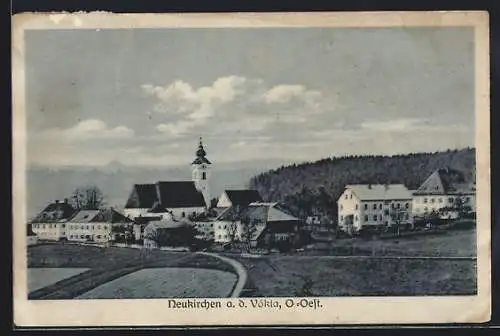 AK Neukirchen an der Vöckla, Ortspartie mit Kirche