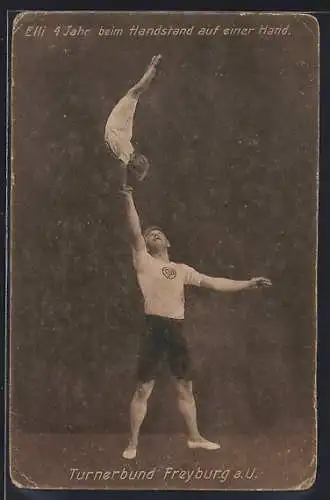 AK Vierjährige Elli beim Handstand auf einer Hand, Turnerbund Freyburg a. U.