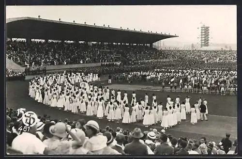 AK Stuttgart, Turnfest 1933, Einzug der Turnerinnen, Tribüne, Glockenturm