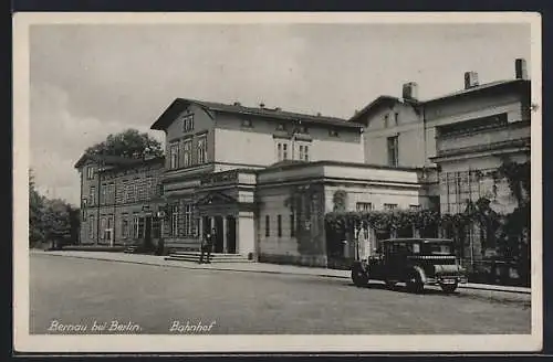 AK Bernau / Mark, Strassenpartie am Bahnhof, Auto, Taxi - Droschke