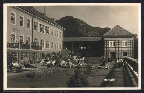 AK Hochzirl, Gäste in Liegestühlen auf einer Gartenterrasse