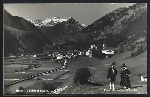 AK Matrei in Osttirol, Teilansicht mit Strassenpartie