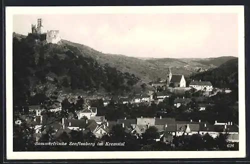 AK Senftenberg / Kremstal, Ortspartie mit Burgruine