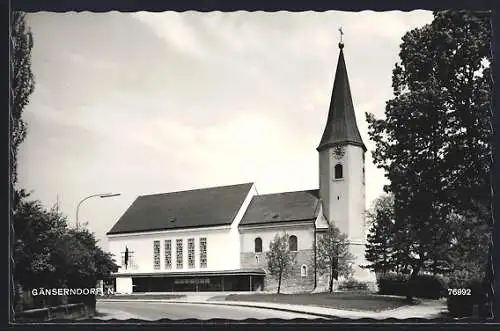 AK Gänserndorf /N.-Ö., Kirche mit Strasse