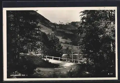 AK Annaberg, Strassenpartie mit Blick zum Ort