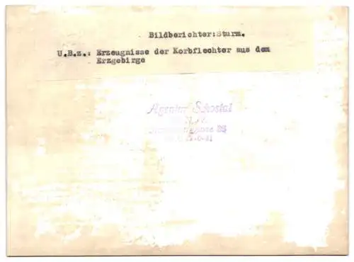 5 Fotografien Wilhelm Sturm, Ansicht Sebastiansberg, Korbflechter bei der Heimarbeit