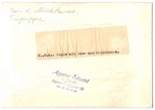 6 Fotografien Wilhelm Sturm, Ansicht Karlsbad, Porzellanmaler bei der Arbeit, Edles Porzellan im Laden präsentiert