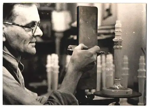 17 Fotografien Wilhelm Sturm, Ansicht Haida / Sudetengau, Manufaktur für Glasschmuck & Gebrauchsgut, Produktions-Ansicht