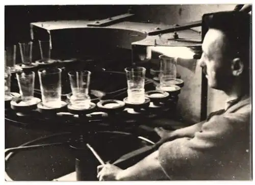 17 Fotografien Wilhelm Sturm, Ansicht Haida / Sudetengau, Manufaktur für Glasschmuck & Gebrauchsgut, Produktions-Ansicht