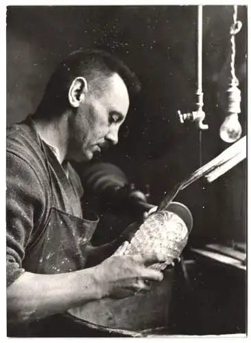 17 Fotografien Wilhelm Sturm, Ansicht Haida / Sudetengau, Manufaktur für Glasschmuck & Gebrauchsgut, Produktions-Ansicht