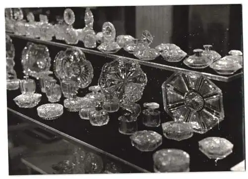 17 Fotografien Wilhelm Sturm, Ansicht Haida / Sudetengau, Manufaktur für Glasschmuck & Gebrauchsgut, Produktions-Ansicht
