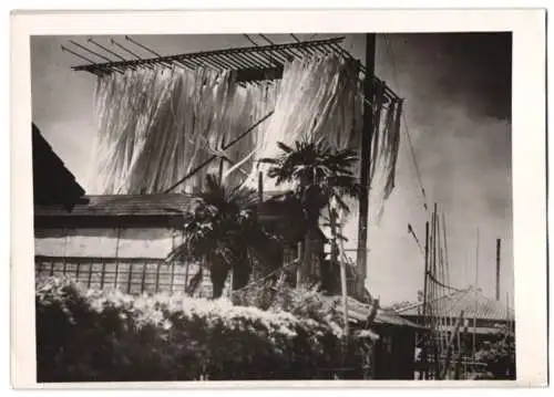 Fotografie Atlantic, Ansicht Tokio - Tokyo, Leinenbleiche auf eigens dafür errichteten Gerüsten 1939