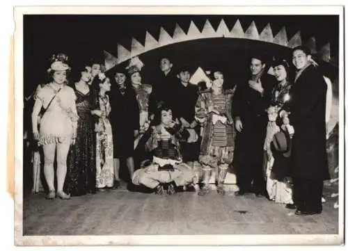 Fotografie Atlantic, Ansicht Tokio - Tokyo, Theatervorstellung Takarazuka-Theater, japanische Tänzerinnen 1943