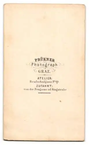 Fotografie Prükner, Graz, Realschulgasse 171, Mädchen in traditioneller Kleidung