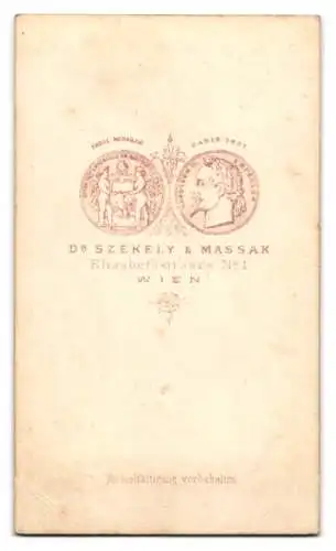 Fotografie Dr. Szekely & Massak, Wien, Elisabethstrasse 1, Porträt einer hübschen jungen Frau