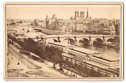 Fotografie unbekannter Fotograf, Ansicht Paris, Pont Neuf, Badeanstalt am Ufer der Seine