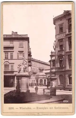 Fotografie Ernst Roepke, Wiesbaden, Ansicht Wiesbaden, Kranzplatz mit Kochbrunnen