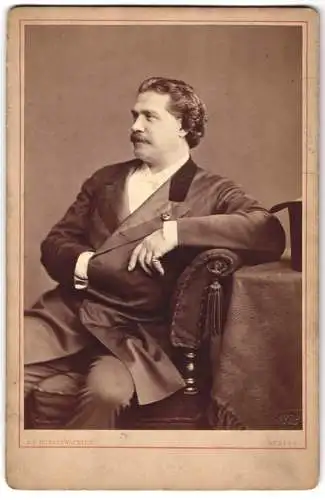 Fotografie J. C. Schaarwächter, Berlin, italienischer Schauspieler Ernesto Rossi im Anzug